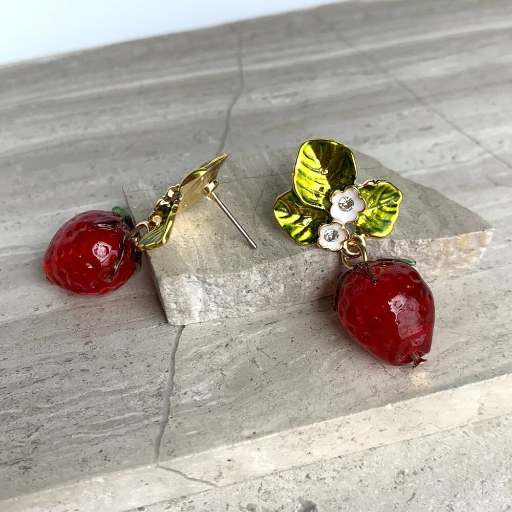 NEW ~ Anthropologie Strawberry Dangle Earrings - Picture 4 of 7